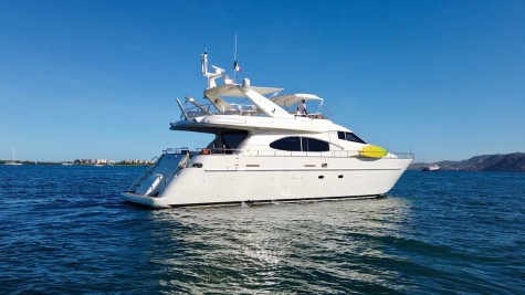 Azimut 70 (2000) Bip Charters Renta de Yates en Puerto Vallarta