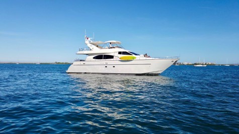 Azimut 70 (2000) Bip Charters Renta de Yates en Puerto Vallarta