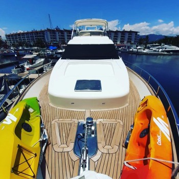 Azimut 70 (2000) Bip Charters Renta de Yates en Puerto Vallarta