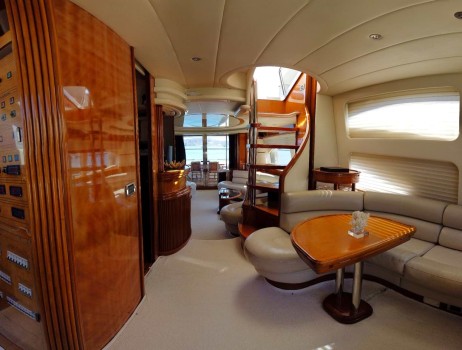 Azimut 70 (2000) Bip Charters Renta de Yates en Puerto Vallarta