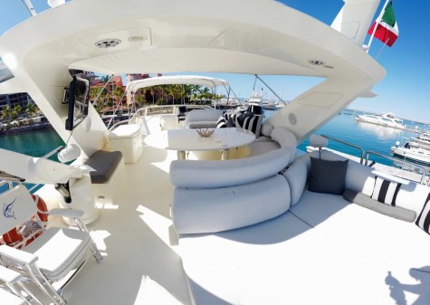 Azimut 70 (2000) Bip Charters Renta de Yates en Puerto Vallarta