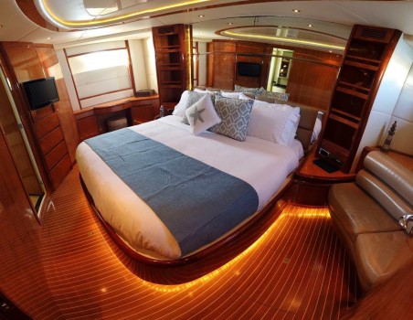 Azimut 70 (2000) Bip Charters Renta de Yates en Puerto Vallarta