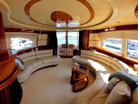 Azimut 70 (2000) Bip Charters Renta de Yates en Puerto Vallarta