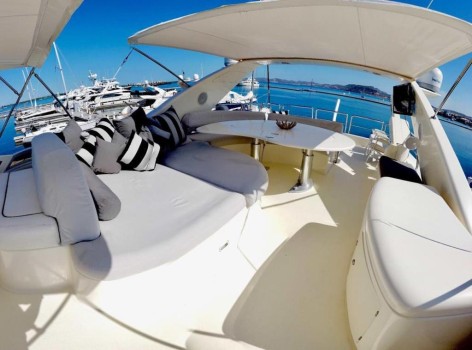 Azimut 70 (2000) Bip Charters Renta de Yates en Puerto Vallarta