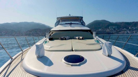 Azimut 70 blue (2013) Bip Charters Renta de Yates en Puerto Vallarta