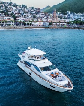 Azimut 85 Fly ILG (2006) Bip Charters Renta de Yates en Puerto Vallarta