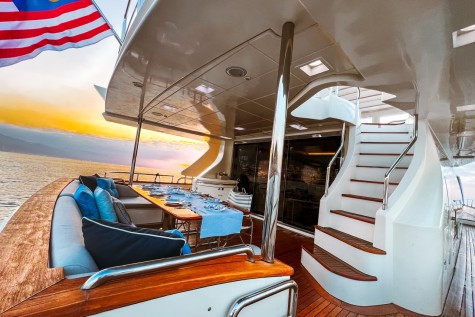 Azimut 85 Fly ILG (2006) Bip Charters Renta de Yates en Puerto Vallarta