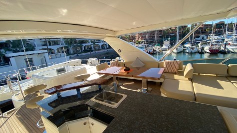 Azimut 85 Fly Bip Charters Renta de Yates en Puerto Vallarta