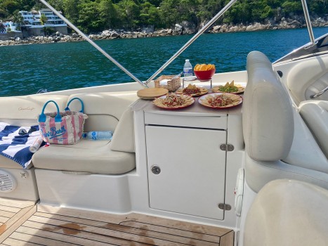 Azimut 85 Fly Bip Charters Renta de Yates en Puerto Vallarta