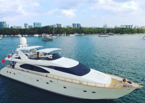 Azimut 85 Bip Charters Renta de Yates en Puerto Vallarta