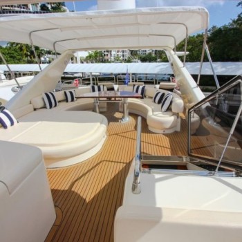 Azimut 85 Bip Charters Renta de Yates en Puerto Vallarta