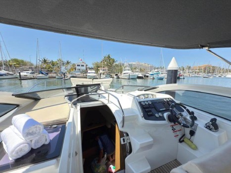 Beneteau GT35 (2017) Bip Charters Renta de Yates en Puerto Vallarta