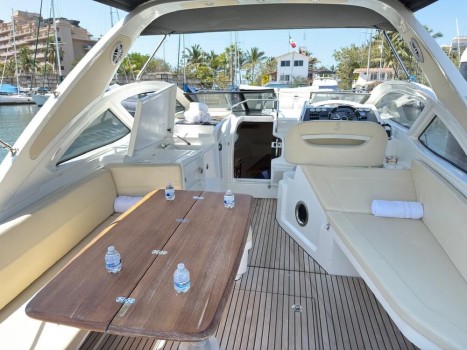 Beneteau GT35 (2017) Bip Charters Renta de Yates en Puerto Vallarta