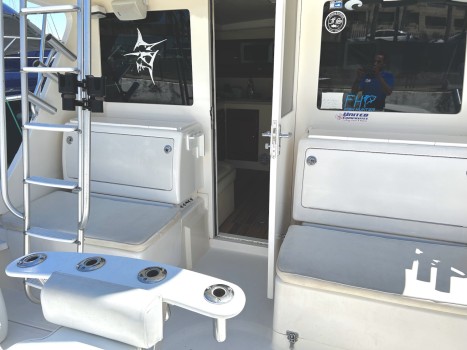 Cabo 35 FS Bip Charters Renta de Yates en Puerto Vallarta