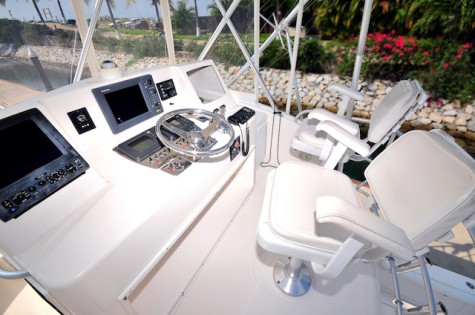 Cabo 35 FS Bip Charters Renta de Yates en Puerto Vallarta