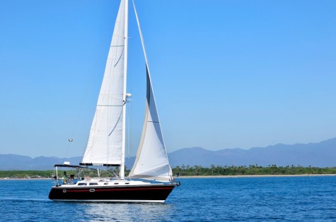 Catalina 42 LX Bip Charters Renta de Yates en Puerto Vallarta