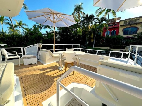 Custom C45 Bip Charters Renta de Yates en Puerto Vallarta