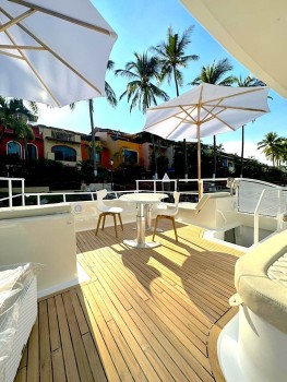 Custom C45 Bip Charters Renta de Yates en Puerto Vallarta