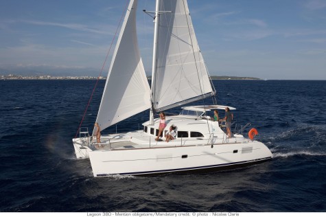 Lagoon 38 (2003) Bip Charters Renta de Yates en Puerto Vallarta