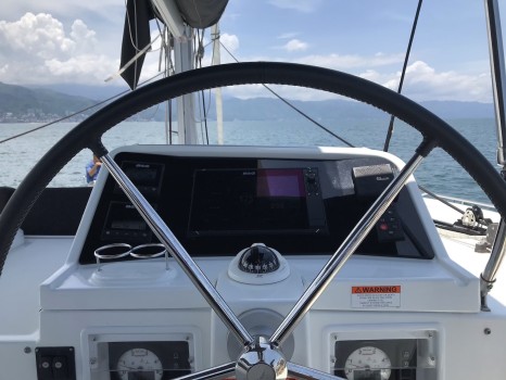 Lagoon 450F Bip Charters Renta de Yates en Puerto Vallarta