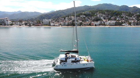 Lagoon 450F Bip Charters Renta de Yates en Puerto Vallarta