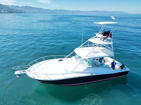 Luhrs 38 Bip Charters Renta de Yates en Puerto Vallarta