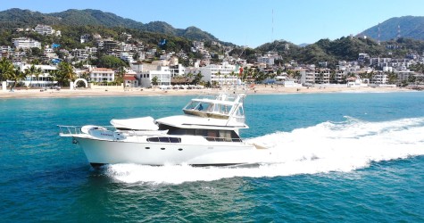 Mikelson 64 Bip Charters Renta de Yates en Puerto Vallarta