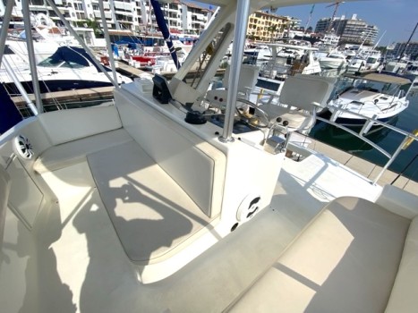 Ocean Yacht 40 Bip Charters Renta de Yates en Puerto Vallarta