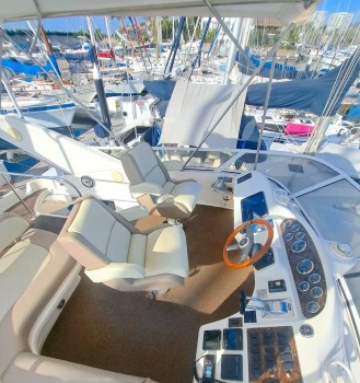 Sedan Bridge  400 (1999) Bip Charters Renta de Yates en Puerto Vallarta