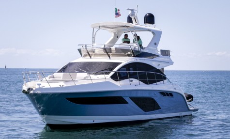 Sea Ray L55 fly (2018) Bip Charters Renta de Yates en Puerto Vallarta