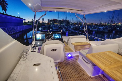 Sea Ray L55 fly (2018) Bip Charters Renta de Yates en Puerto Vallarta