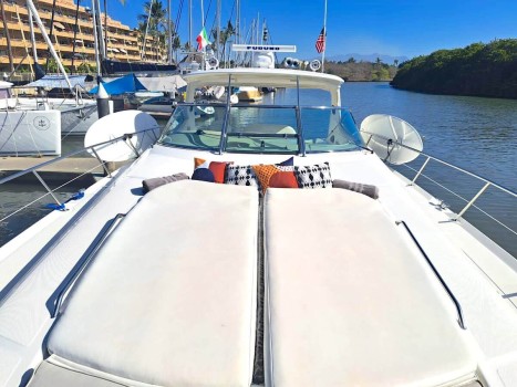 Sundancer 510 (2002) Bip Charters Renta de Yates en Puerto Vallarta
