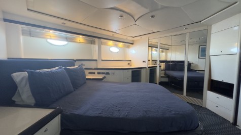 SUNSEEKER 74 Bip Charters Renta de Yates en Puerto Vallarta