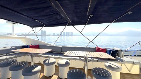 SUNSEEKER 74 Bip Charters Renta de Yates en Puerto Vallarta