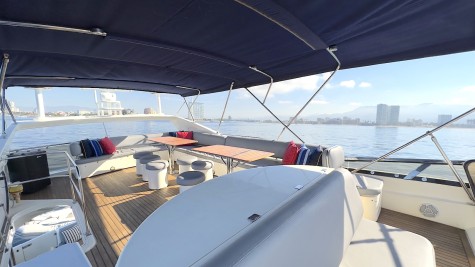 SUNSEEKER 74 Bip Charters Renta de Yates en Puerto Vallarta