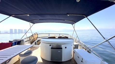 SUNSEEKER 74 Bip Charters Renta de Yates en Puerto Vallarta