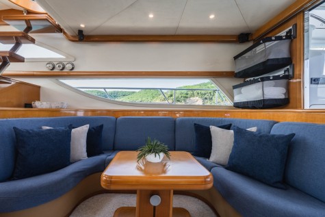 Uniesse 55 (2004) Bip Charters Renta de Yates en Puerto Vallarta