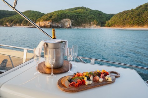 Uniesse 55 (2004) Bip Charters Renta de Yates en Puerto Vallarta