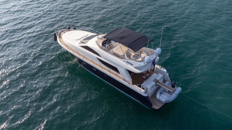 Uniesse 55 (2004) Bip Charters Renta de Yates en Puerto Vallarta